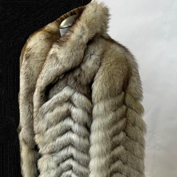 Norwegian Fox was 4995 now only 1295$CDN - Picture 2 of 4